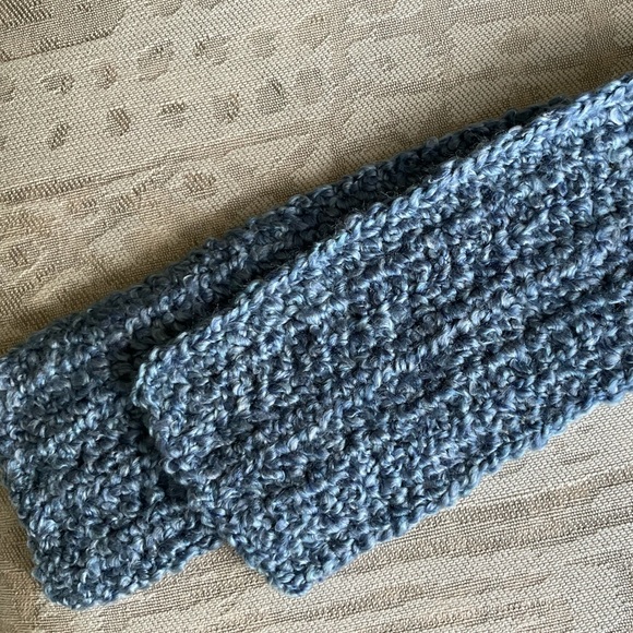 New Hand Crocheted Winter Scarf 🧣 - Picture 1 of 7